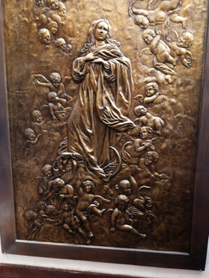 relieve-virgen-300x400